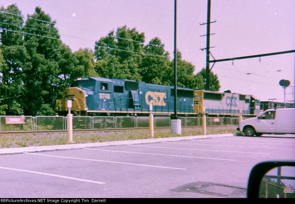 CSX 8748, 8579 on Q301